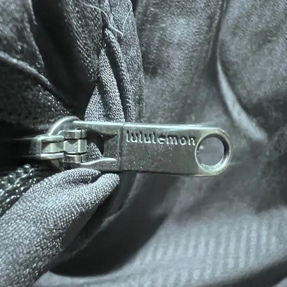 Lululemon Men’s Athletica Black Cargo Pants Relaxed Fit size Large EUC - Picture 4 of 7